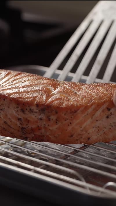 Salmón al horno con brócoli y limón
