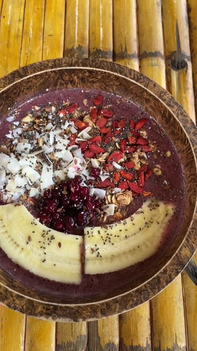 Bowl de avena con frutos rojos
